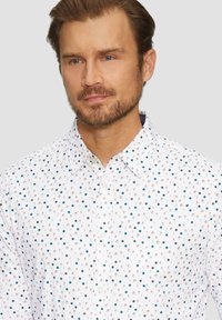 Witte button-down overhemd met een meerkleurig stippenpatroon in blauw, teal en brons. Gladde stof met een standaard kraag en knoopsluiting.