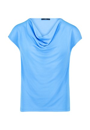 Helles blauer Kragenpullover mit kurzen Ärmeln. Weicher, glatter Stoff mit drapiertem Design und sauberen Säumen. Keine sichtbaren Muster oder Verzierungen.