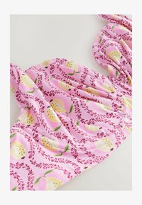 Kijelölve, pink lemon print