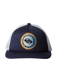 Námornícka a biela trucker čiapka s okrúhlym logom so stylizovaným 'S' a kovovými akcentmi. Štruktúrovaný dizajn s mriežkovaným zadným dielom.