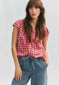 Next REGULAR FIT BLEND RUFFLE SLEEVE  - Blouse - pink red gingham