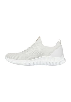 Zapatillas deportivas blancas con un upper de punto ligero, diseño texturizado, punta redondeada y una suela flexible y estriada para mayor comodidad y agarre.