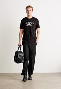 Tommy Hilfiger TEE - Μπλουζάκι με στάμπα - black