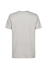 Camiseta gris de manga corta con sutiles rayas horizontales. Hecha de tela suave y ligera, con cuello redondo y corte regular.