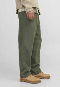 Jack & Jones JPSTKARL LAWRENCE - Püksid - beetle
