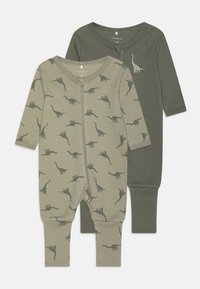 To lange ærmes baby bodystockings i nuancer af olivengrøn. Den ene har tryk af en dinosaur, mens den anden er ensfarvet. Begge har trykknapper for nem påklædning.