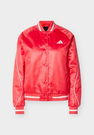 Rdeča satenska bomber jakna z belim trakom na rokavih, sprednjim zapenjanjem na sponke, rebrastim ovratnikom, manšetami, spodnjim robom in belim logotipom Adidas na prsih.