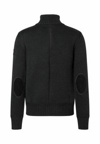 Schwarzer Strickpullover mit hohem Kragen, gerippten Bündchen und Ellbogenpatches. Das Design umfasst eine rückwärtige Nahtakzentuierung und strukturierter Stoff.