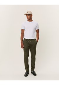 Les Deux BALLIER TRACK PANTS - Tepláky - olive night