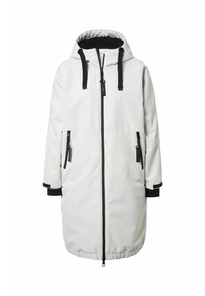 Witte geïsoleerde parka jas met een capuchon, zwarte ritssluiting en accenten, zijzakken, losse pasvorm en zwarte manchetten op de mouwen. Zachte binnenvoering.