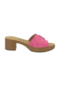 Mule aperto in suede rosa con design arrotondato, dotato di un tacco a blocco di media altezza e una base piattaforma texturizzata di un marrone chiaro.