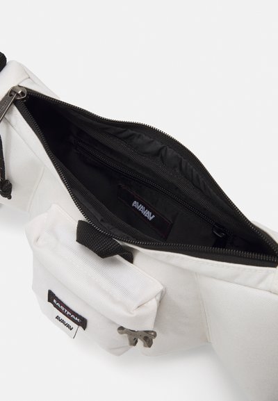 AVAVAV AVAVAV X EASTPAK MINI BAG - Axelremsväska - white