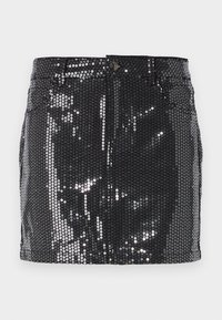 Zwarte pailletten mini-jurk met een aansluitend ontwerp, knoopsluiting en een glanzende textuur die het licht weerkaatst. Rechte zoom en functionele zakken.