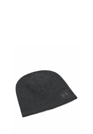 Bonnet noir en tricot avec un petit logo sur le bord inférieur, présenté sur un fond blanc.