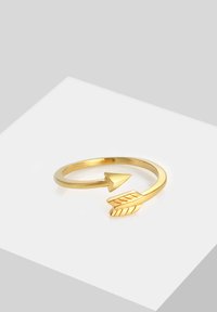 Ring in Goldton mit Design eines Pfeilspitzen- und Pfeilfeder-Motivs, offenes Band, glatte Oberfläche und polierte Ausführung.