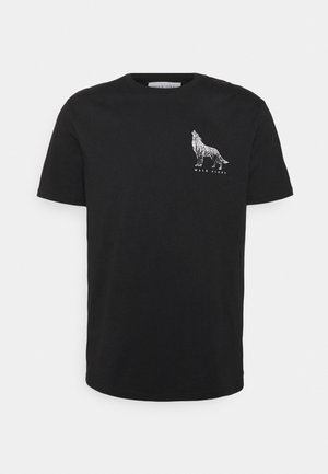 Schwarzes Baumwoll-T-Shirt mit Rundhalsausschnitt. Auf der Brust befindet sich ein weißes Grafikdesign eines Wolfs und der Text "WALK ALONE". Kurze Ärmel.