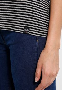 Superdry & Co Camiseta estampada - black