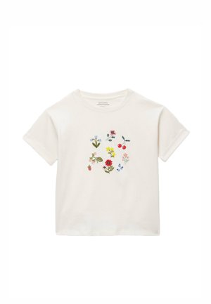 T-shirt blanc à manches courtes avec revers, présentant un motif central brodé multicolore de fleurs et de cerises.
