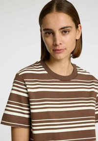Selected Femme Apdrukāts T-krekls - chestnut