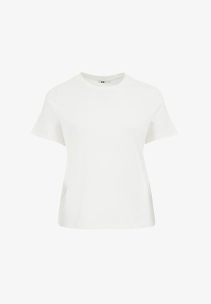 Bela kratka majica s kratkimi rokavi, izdelana iz mehkega bombaža, s klasičnim krojem in sproščenim fitom, brez vidnih logotipov ali vzorcev.