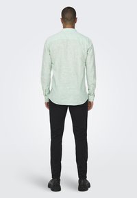 Only & Sons ONSCAIDEN STRIPE SHIRT - Majica - greenbriar