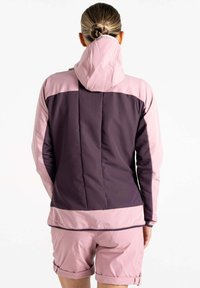 Kapuzenshirt in dunkelpink mit hellrosa Akzenten, aus weichem, flexiblem Material. Hat ein elegantes Design und eine enganliegende Silhouette.