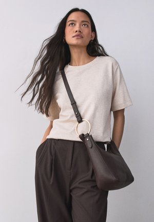 Next, HARDWARE DETAIL BUCKET  - Kabelka - chocolate brown