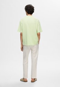 Selected Homme SLH LOOSE OSCAR O NECK TEE - T-shirt basic - bok choy