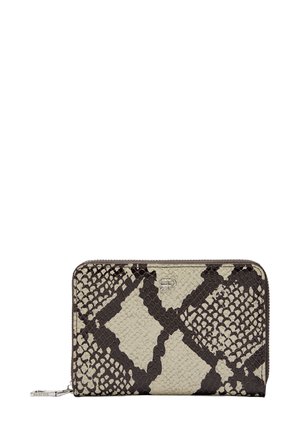 Portfel w print węża w stonowanych beżowych i brązowych odcieniach, z teksturowaną powierzchnią, zamknięciem na zamek i detalem logo z przodu.