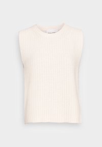 Haut sans manches en maille blanche avec une surface texturée, un col rond et une coupe décontractée. Le tissu semble doux et léger.