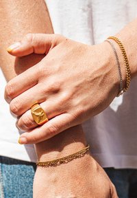 IX STUDIOS IX EAGLE SIGNET - Ringe - gold plated