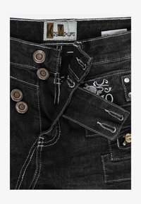 Selected, grau