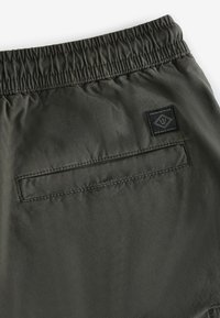 Next STRETCH UTILITY REGULAR TAPERED - Kareiviško stiliaus kelnės - dark green