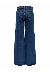 Jeans de pierna ancha en denim azul oscuro. Presentan dos bolsillos traseros, una cinturilla gruesa y un ajuste holgado desde la cintura hasta el dobladillo.