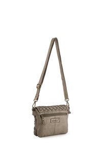 Szara skórzana torba typu crossbody z plecionymi detalami na klapie, regulowanym paskiem i przegrodą zapinaną na zamek, z naszywką z logo.