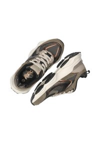 Sportskor med övre i mesh i svart och beige, vadderad krage, ljusgrå snörning och texturerad gummisula med mörka accenter.