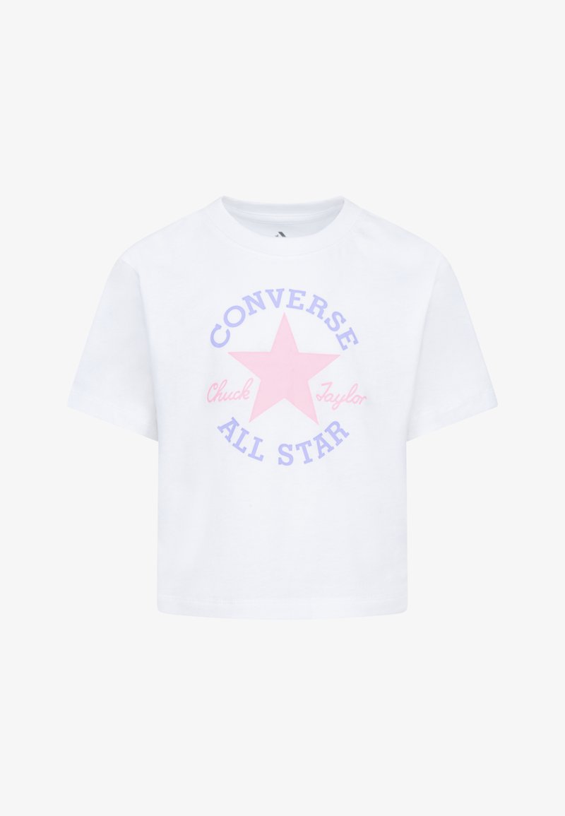 Bílé bavlněné tričko s růžovým hvězdicovým grafikou a textem "Converse Chuck Taylor All Star" v purpurové barvě. Krátké rukávy a kulatý výstřih.