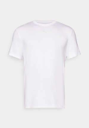 Witte T-shirt met korte mouwen, gemaakt van soepele, lichte stof. Heeft een ronde hals en een subtiel logo op de borst.