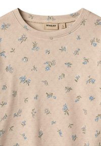 Maglione beige in un tessuto leggero e testurizzato, caratterizzato da un motivo floreale in blu e verde su tutta la superficie, con un classico scollo rotondo.