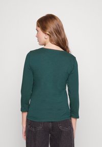 Vero Moda Petite VMDANIMAXI O-NECK - Camisola de manga comprida - pondarosa pine