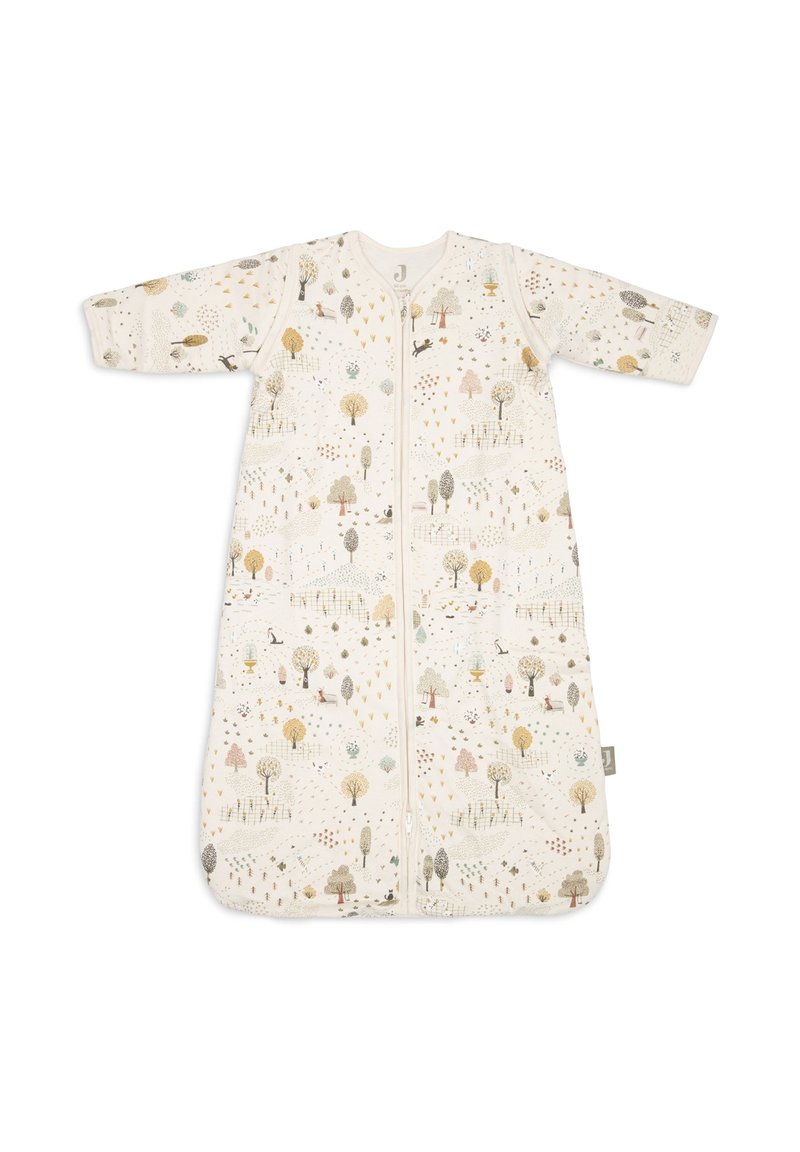 Sac de couchage pour bébé à manches longues en crème avec fermeture éclair, arborant un motif forestier multicolore de arbres, d'animaux et de plantes.