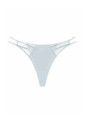 Jasnoniebieski thong wykonany z przezroczystej siateczki i gładkiego materiału z podwójnymi bocznymi paskami, z falbankowym wykończeniem z koronki. Prosty, minimalistyczny design.