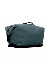 Bolsa impermeable gris con cierre de cremallera, parte superior redondeada y base negra. Cuenta con un asa de cordón y etiqueta de marca azul.