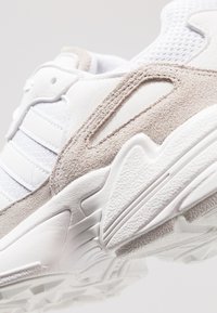 adidas Originals YUNG-96 - Sneakers laag - footwear white/grey two