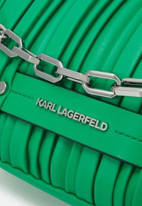 KARL LAGERFELD K/KUSHION SM SHOULDERBAG - Mala de mão - green