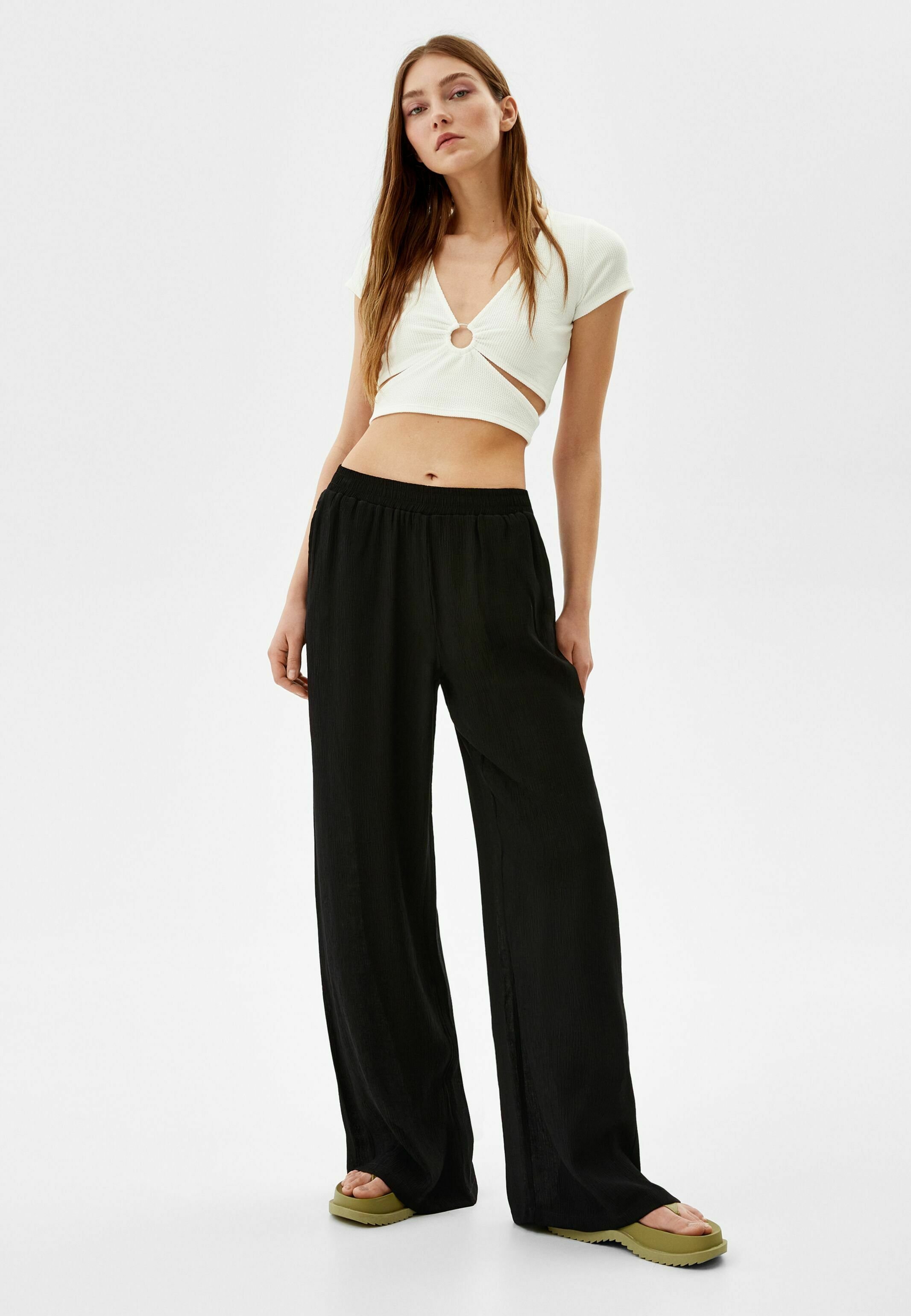 Bershka WIDE-LEG CREPE - Pantaloni - black/nero - Zalando