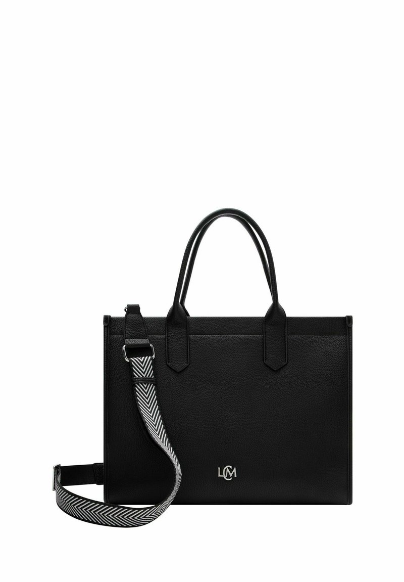 Borsa a tracolla in pelle nera con due manici superiori, una tracolla staccabile con motivo a Chevron e un logo. Forma rettangolare con superficie texturizzata.