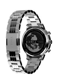 Ezüst rozsdamentes acél óra láncszíjjal. Fekete számlapján világtérkép és a "Timex" logó látható. 50 m vízállóságú.