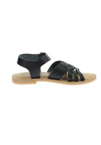 Sandale en cuir noir avec un devant tressé, un talon ouvert et une bride à la cheville ajustable. Semelle plate beige avec un détail de couture blanche.