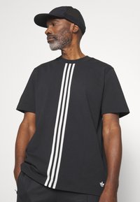 adidas Originals HACK - Print T-shirt - black - Zalando